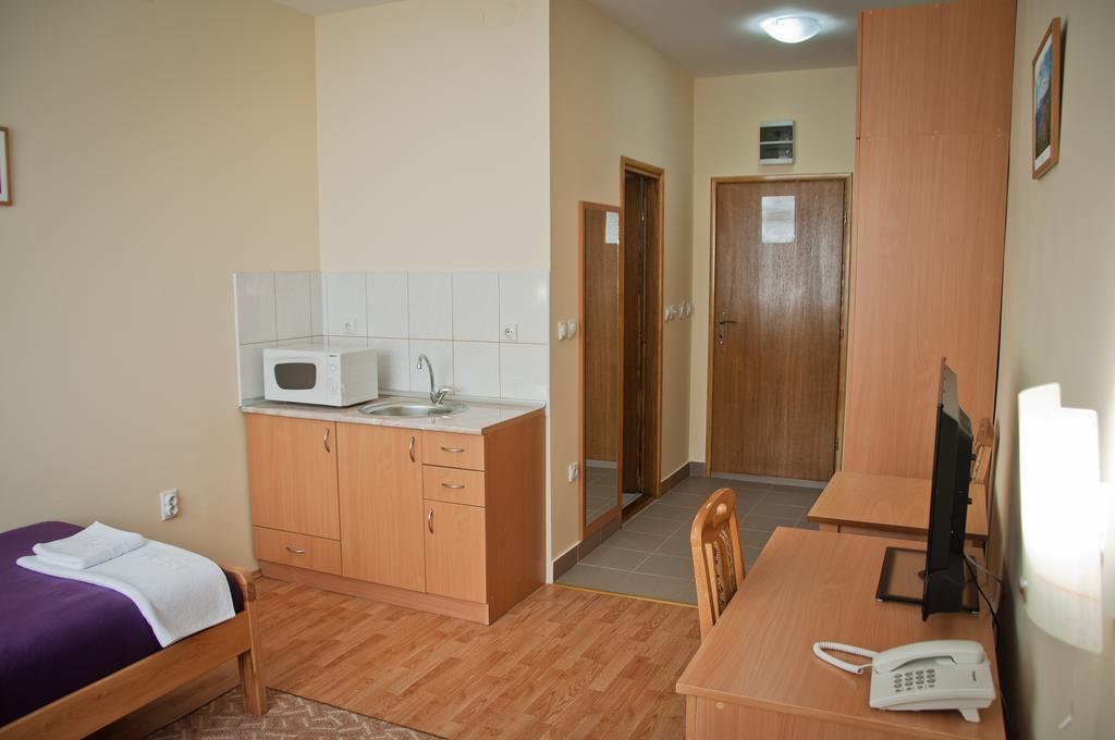 Garni Hotel Alma Pirot Zimmer foto